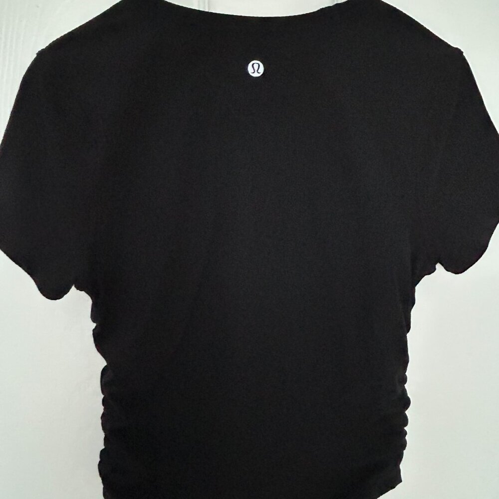 lululemon athletica All It Takes Ribbed Nulu Tee Size: 6 Worn once very new